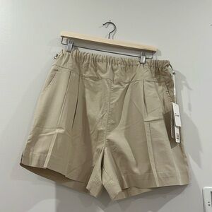 NWT women maternity short